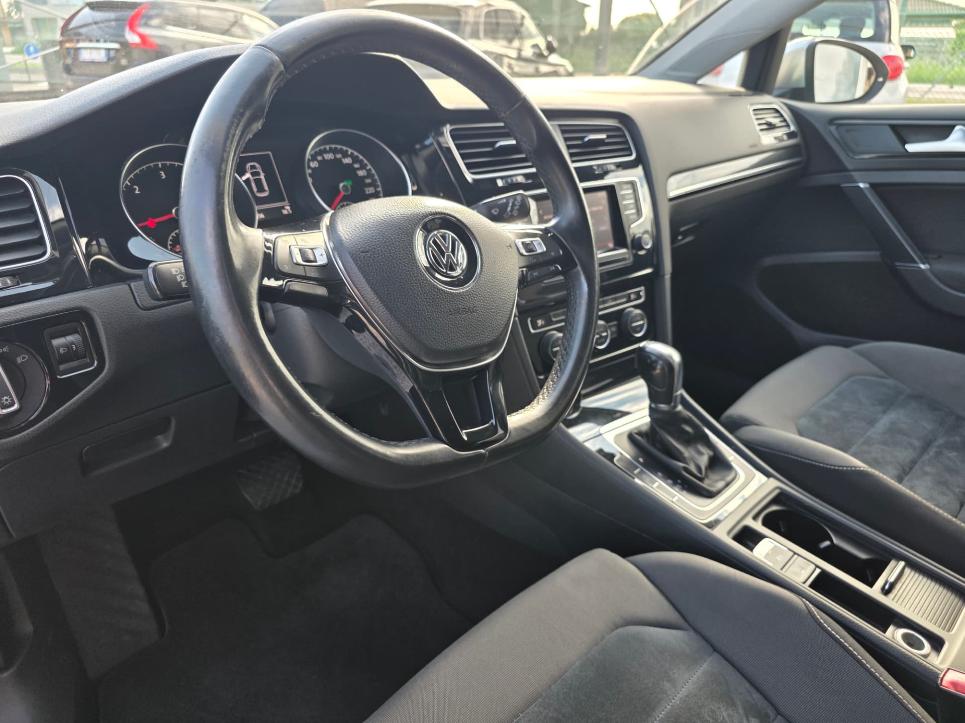 Volkswagen Golf VII 1.6 TDI Highline BlueMotion Tech usata — foto 11