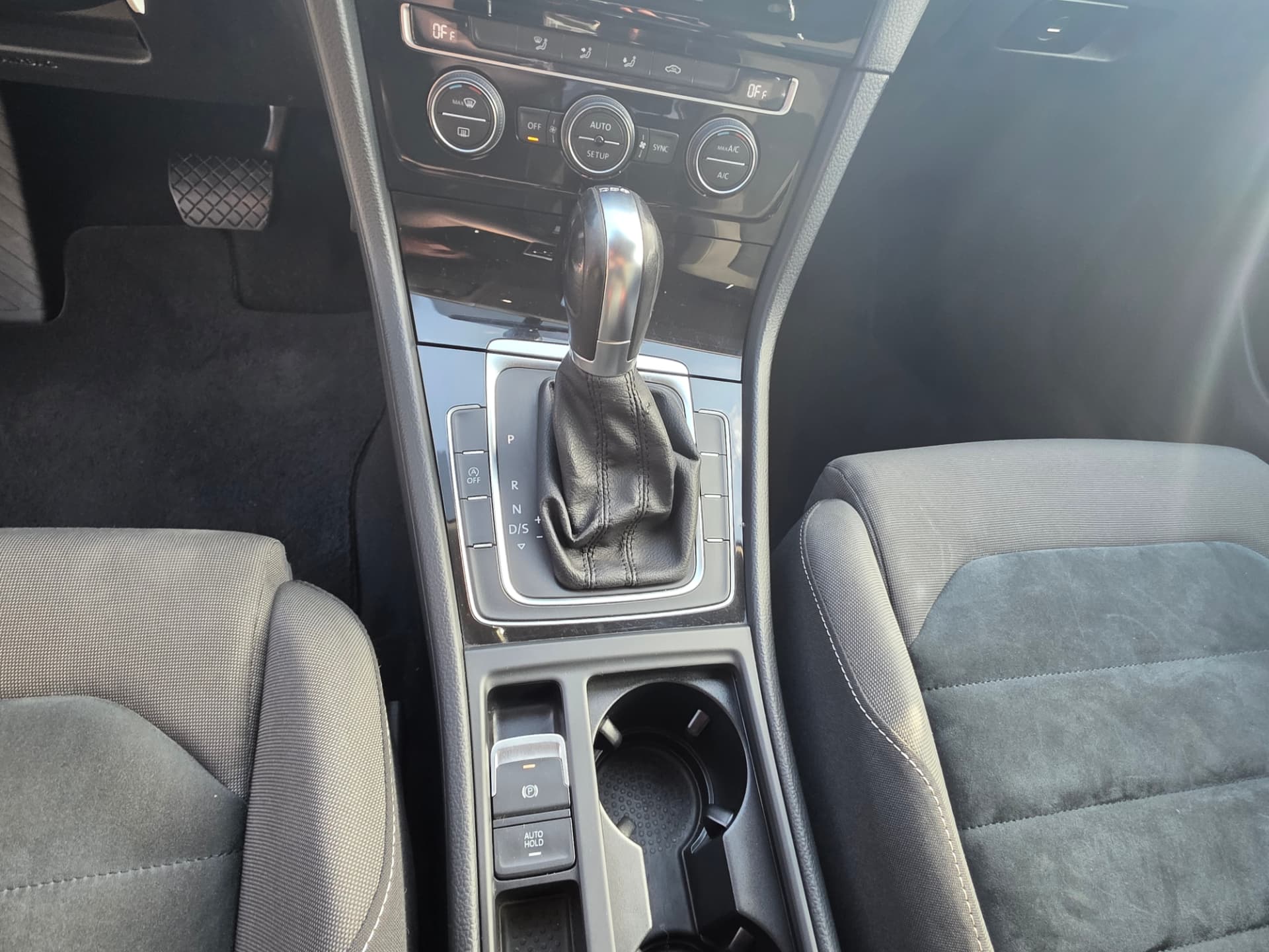 Volkswagen Golf VII 1.6 TDI Highline BlueMotion Tech usata — foto 16